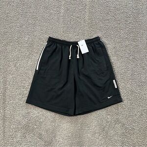 Nike Standard Issue Dri-FIT Basketball Shorts Men’s Size Large